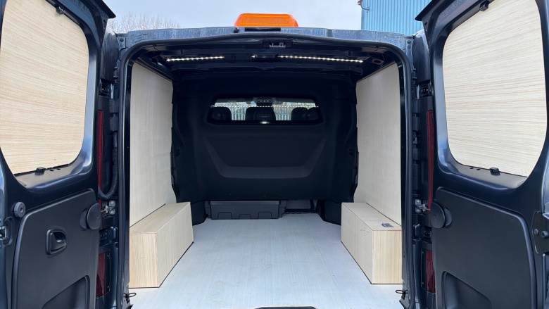 Nissan Primastar 30 L2 Diesel 2.0 dCi 130ps H1 Tekna Crew Van